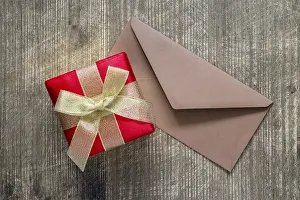 Stationary Office Supplies Stampe: Gift or present box and envelope on the table