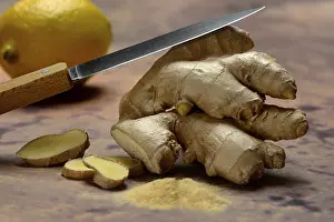 Ginger Nutrition Stampe: Ginger, ginger root and ginger slices