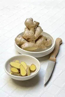 Medicinal Plant Ginger Stampe: Ginger, ginger root and ginger slices in shell