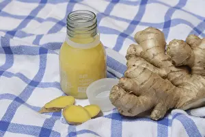 Ginger Root Nutrition Stampe: Ginger root and ginger shot