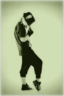 Monochromatic Fashion Stampe: Girl posing with a hat, image processing