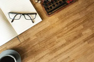 Concept Image Stampe: Glasses on the notebook on the table