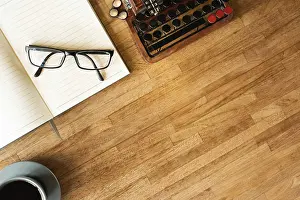 Symbolic Picture Stampe: Glasses on the notebook on the table