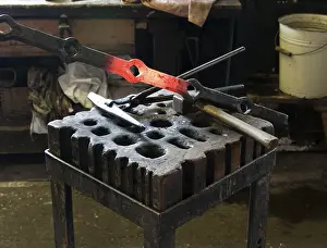 Handicraft Trade Stampe: Glowing workpiece on the workbench in a forge