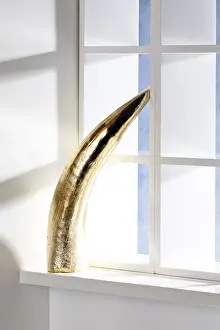 Advent Season Decoration Stampe: Golden cornucopia on a windowsill