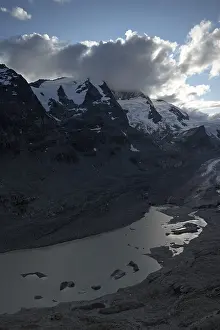 Grossglockner High Alpine Road Stampe: GroBglockner, peak in clouds