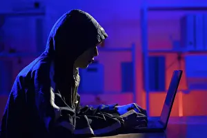 Cybersecurity Threats Stampe: Hacker executing cyberattack leading to data breach