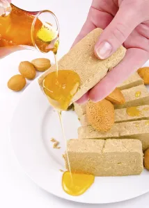 Ape Da Miele Stampe: Halva con miele.