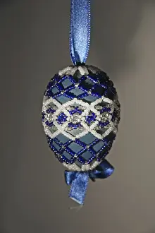 Traditional Easter Decorations Stampe: Handmade Easter egg decorated with beads