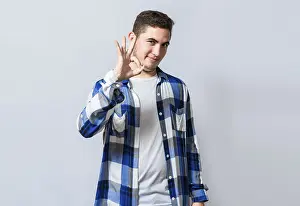 Positive Body Language Stampe: Handsome guy gesturing everything is ok