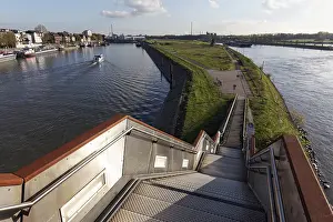 Friedrich Ebert Bridge Stampe: Haniel steps on the Friedrich Ebert Bridge