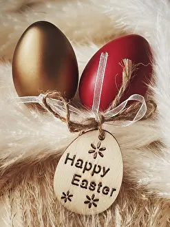 Easter Eggs Concept Stampe: Happy Easter. Colourful painted easter eggs on rustic background