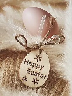 Easter Eggs Concept Stampe: Happy Easter. Colourful painted easter eggs on rustic background