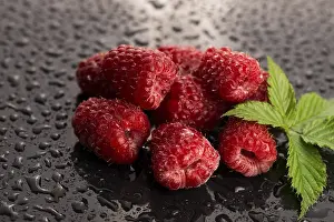 Raspberry Dessert Stampe: Heap of raspberry