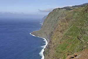 Rocky Coast Portugal Stampe: High cliffs at the lighthouse of