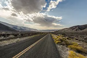 Deserted Highway USA Stampe: Highway, street with dramatic clouds above