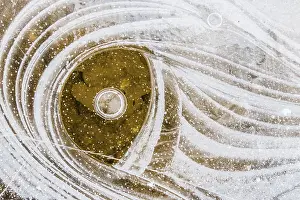 Full Frame Exterior Photograph Stampe: Ice structures on the water surface