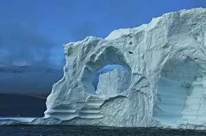 Greenland Iceberg Stampe: Iceberg in the shape of a gate
