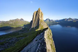 Segla Mountain Norway Stampe: Iconic mountain Segla with steeply sloping cliffs