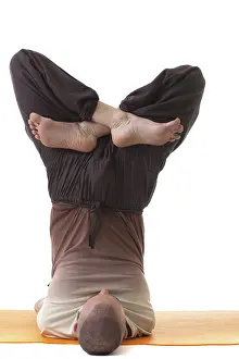Athletic Body Shape Stampe: Image of flexible yogi posing in difficult pose