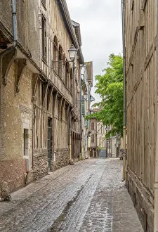 Historic Old Town Scene Stampe: Impression of Troyes