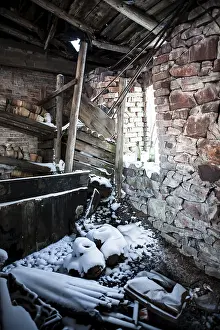 Deserted Winter Scenes Stampe: Inside an old and squalid building in winter