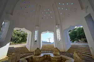 Dome Building Interior Stampe: Interior of a dome with seating and stepped structure