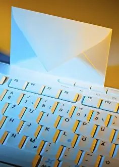 Computer Keyboard Stampe: The keyboard of a computer and an envelope