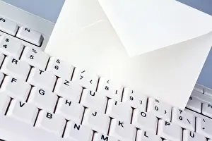 Computer Keyboard Stampe: The keyboard of a computer and an envelope