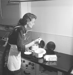 Vintage Cooking Techniques Stampe: In the kitchen 1950s
