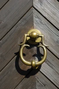 Close Up Metal Door Stampe: Knocker