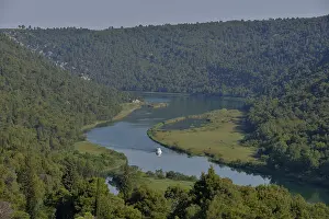 UNESCO World Natural Heritage Sites Stampe: Krka River with an excursion boat