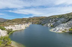 Sculpted Rock Formations NZ Stampe: Lake surrounded by limestone cliffs