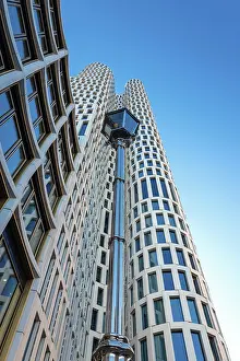 Berlin Skyscraper Stampe: Lantern in front of skyscraper Upper West