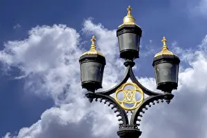 European Waterfront Scenes Stampe: Lanterns on the Thames, cloudy sky