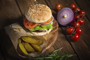 Burger Closeup Stampe: Large appetizing burger with beef