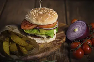 Burger Closeup Stampe: Large appetizing burger with beef