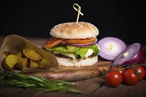 American Fast Food Stampe: Large appetizing burger with beef