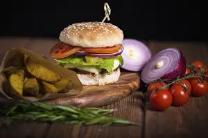 American Fast Food Stampe: Large appetizing burger with beef