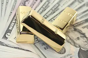 Capital Market Investments Stampe: Three large gold bars on many dollar notes