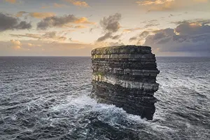 Wild Atlantic Way Mayo Stampe: Large sea stack Downpatrick Head