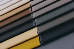 Opere D'arte Astratte Colorate Stampe: Testo di sfondo in pelle.