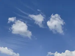 Blue Sky With Clouds Stampe: Left right Small fleecy clouds