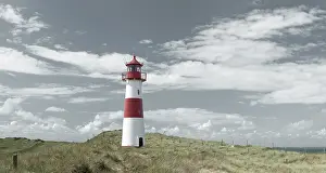 Lighthouse In Dune Landscape Stampe: Lighthouse in the dune landscape at Ellenbogen