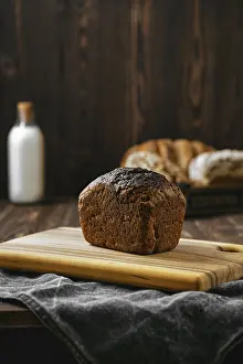 Homemade Rye Bread Stampe: Loaf of artisan rye bread on a table