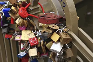 Eternal Love Symbol Stampe: Lover's lock on a railing