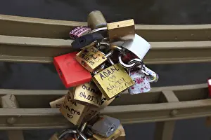 Couple In Bohemia Stampe: Lover's lock on a railing
