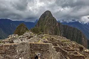Inca City Peru Stampe: Machu Picchu with dramatic cloudscape and visible mountain