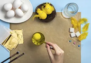 Handmade Easter Decorations Stampe: How to make a chick from eggs for Easter decor