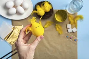 Easter Egg Chick Decoration Stampe: How to make a chick from eggs for Easter decor